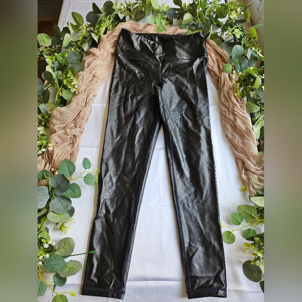Medium faux leather leggings